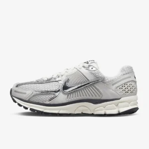 Nike Zoom Vomero 5 Plata